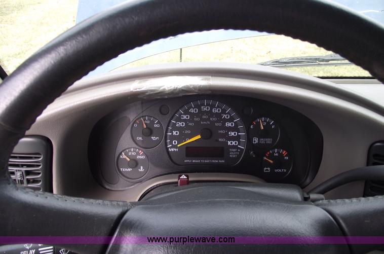 image for item C5677 1999 GMC Safari SLT van