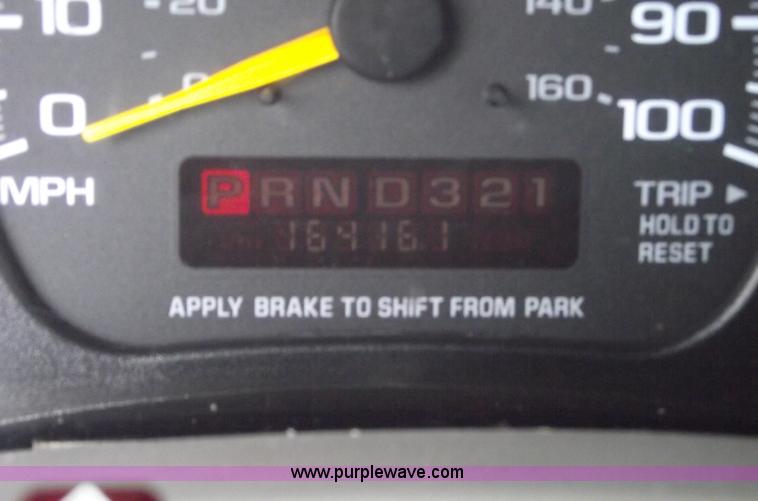 image for item C5677 1999 GMC Safari SLT van