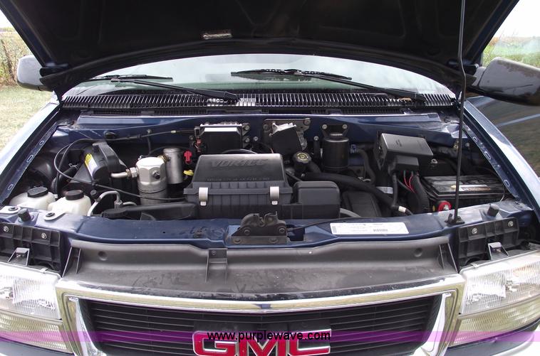 image for item C5677 1999 GMC Safari SLT van