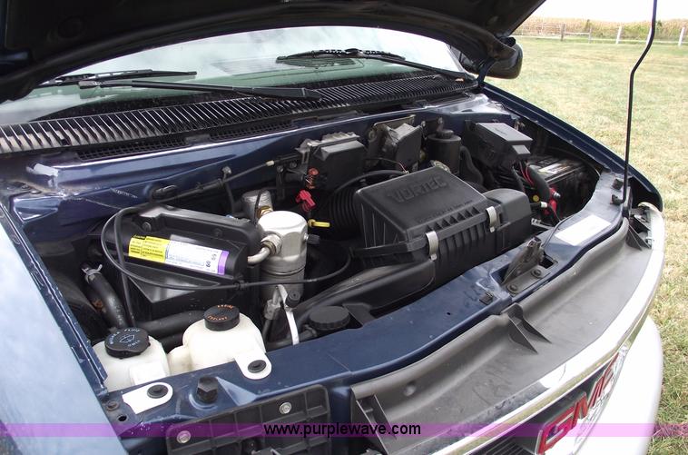 image for item C5677 1999 GMC Safari SLT van