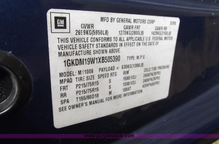image for item C5677 1999 GMC Safari SLT van