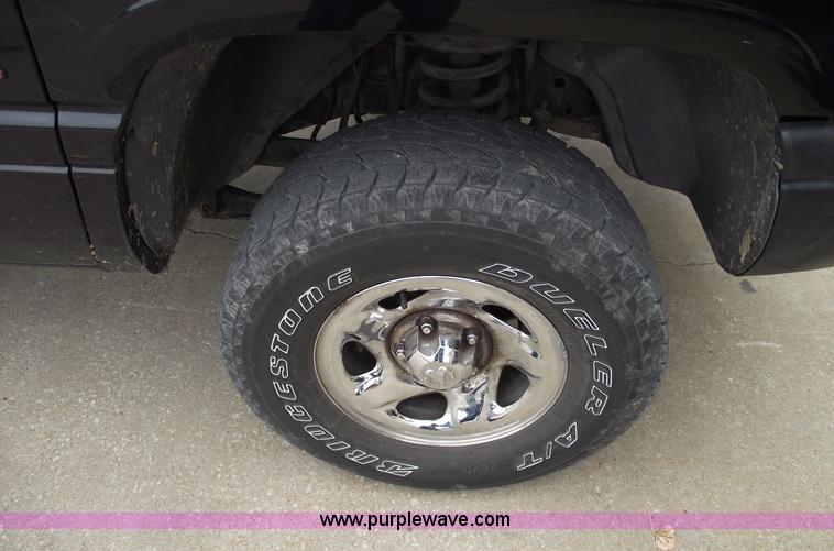 image for item C5681 1998 Dodge Ram 1500 Sport pickup truck