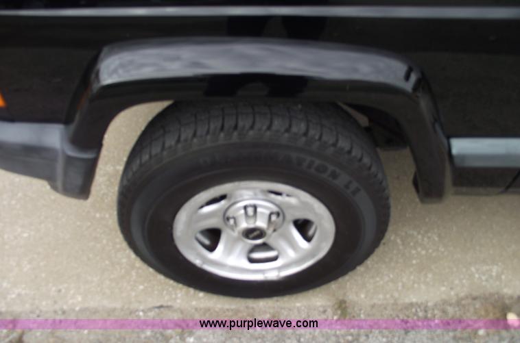 image for item C5682 1999 Jeep Cherokee Sport SUV