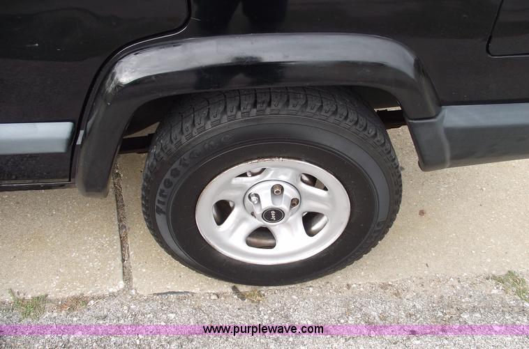 image for item C5682 1999 Jeep Cherokee Sport SUV