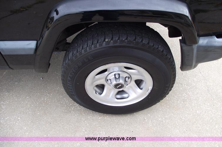 image for item C5682 1999 Jeep Cherokee Sport SUV