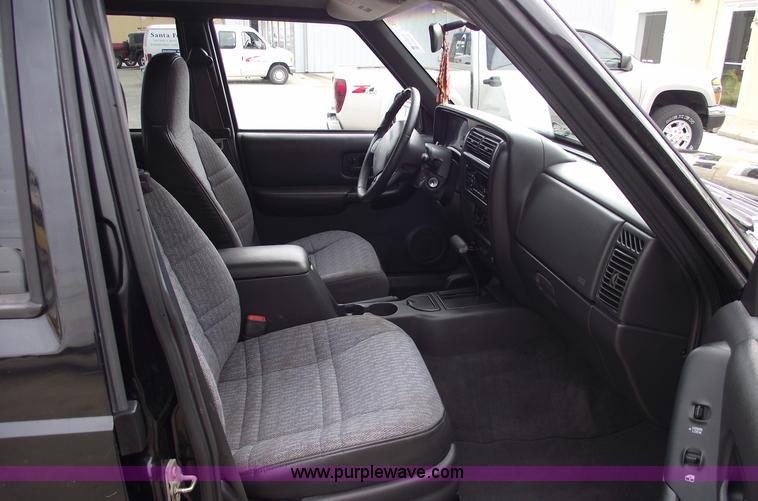 image for item C5682 1999 Jeep Cherokee Sport SUV