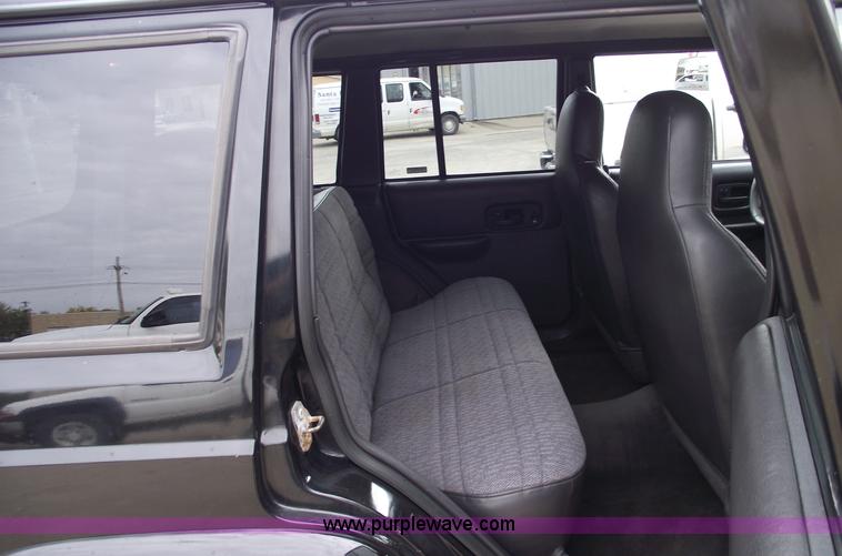 image for item C5682 1999 Jeep Cherokee Sport SUV