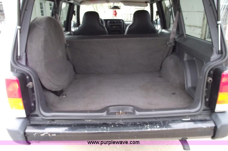 image for item C5682 1999 Jeep Cherokee Sport SUV