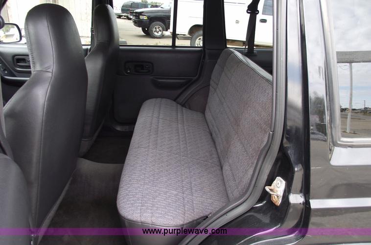 image for item C5682 1999 Jeep Cherokee Sport SUV