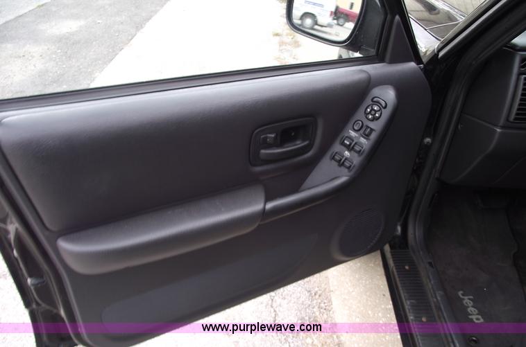 image for item C5682 1999 Jeep Cherokee Sport SUV