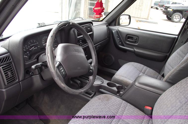 image for item C5682 1999 Jeep Cherokee Sport SUV