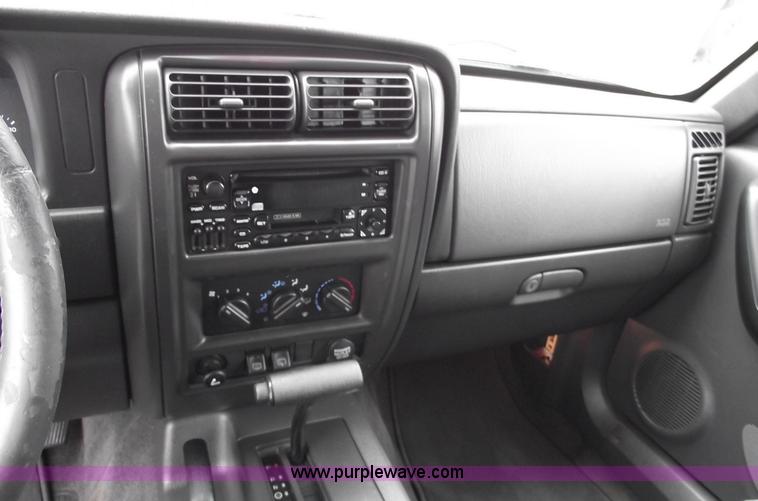 image for item C5682 1999 Jeep Cherokee Sport SUV