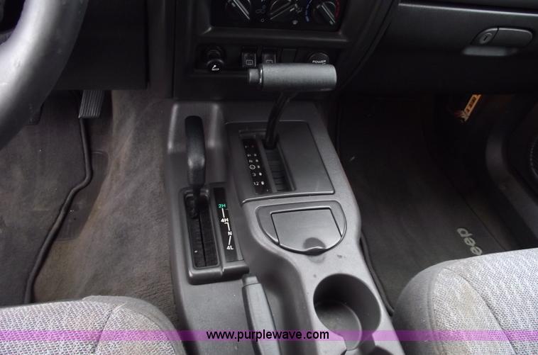 image for item C5682 1999 Jeep Cherokee Sport SUV