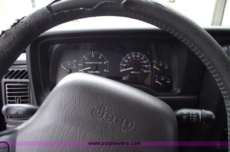image for item C5682 1999 Jeep Cherokee Sport SUV