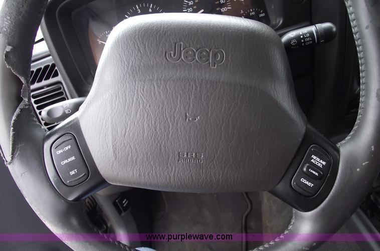 image for item C5682 1999 Jeep Cherokee Sport SUV