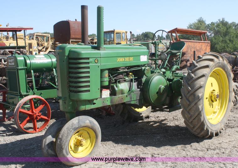 image for item A2378 1939 John Deere G tractor