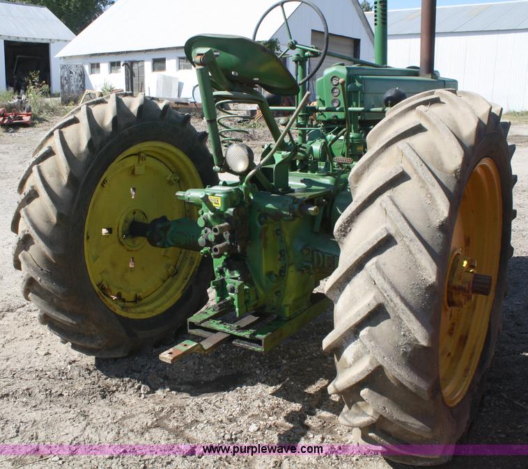 image for item A2378 1939 John Deere G tractor
