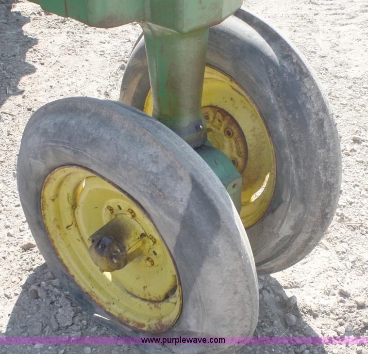 image for item A2378 1939 John Deere G tractor