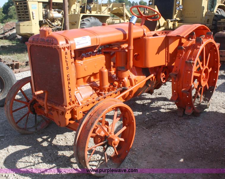 image for item A2389 Allis Chalmers U tractor