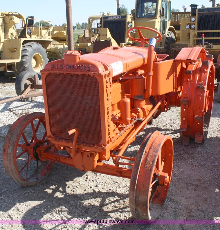 image for item A2389 Allis Chalmers U tractor