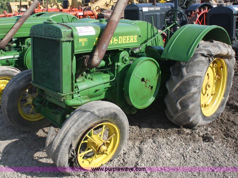 image for item A2397 John Deere D tractor
