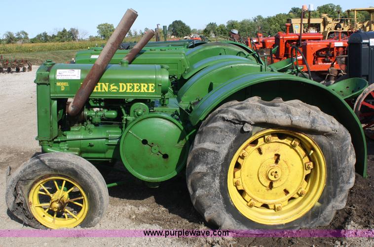 image for item A2397 John Deere D tractor