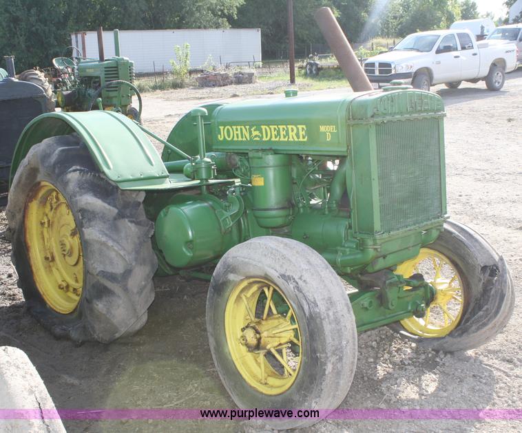 image for item A2397 John Deere D tractor