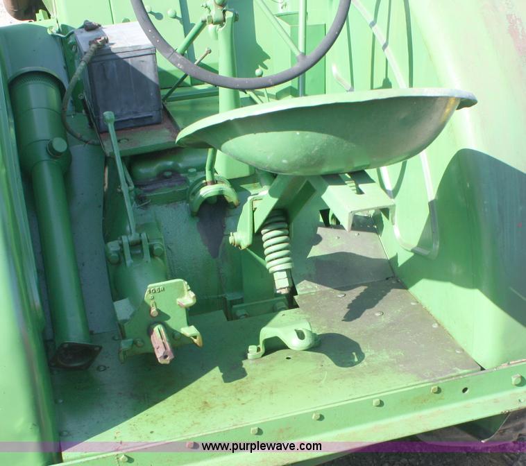 image for item A2398 John Deere D tractor