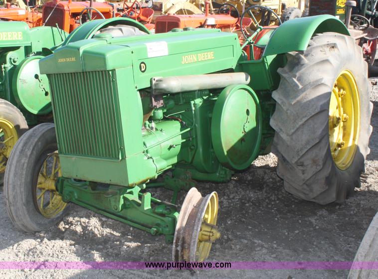 image for item A2399 John Deere D tractor