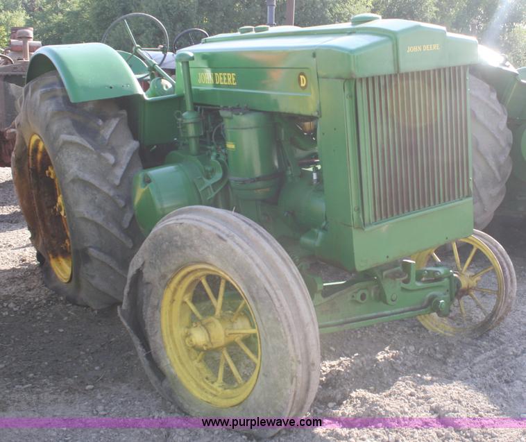 image for item A2399 John Deere D tractor