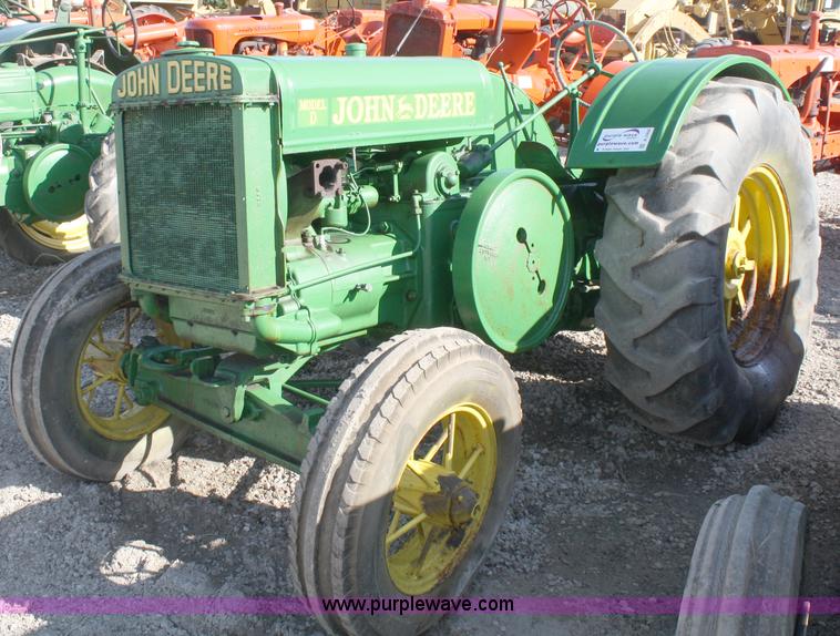 image for item A2400 John Deere D tractor
