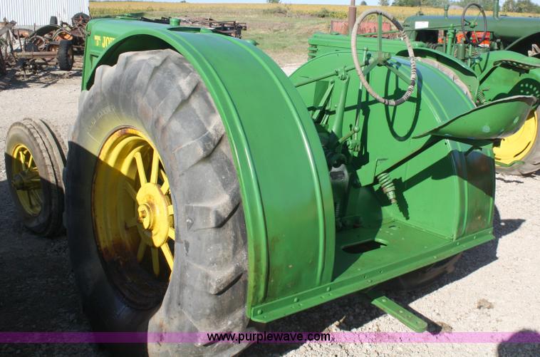 image for item A2400 John Deere D tractor
