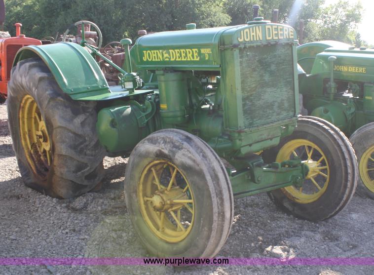 image for item A2400 John Deere D tractor