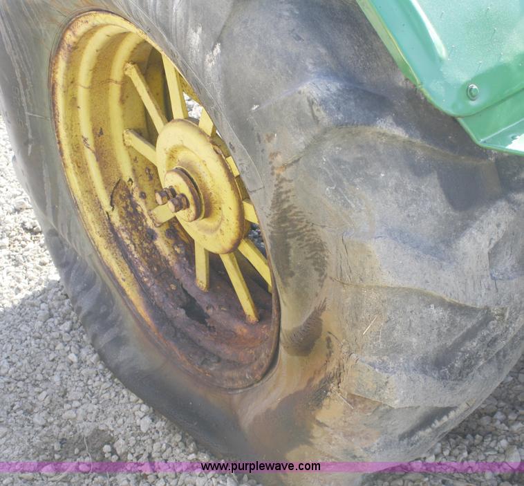 image for item A2400 John Deere D tractor