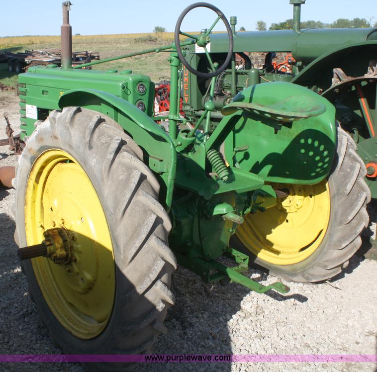 image for item A2401 John Deere H tractor
