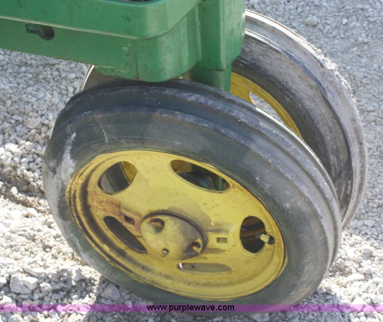 image for item A2401 John Deere H tractor