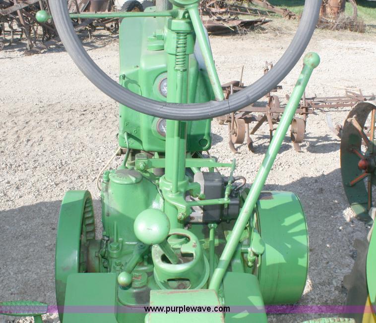 image for item A2401 John Deere H tractor