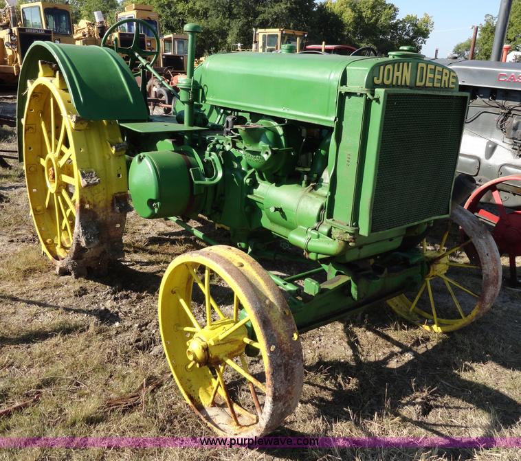 image for item A2405 John Deere D tractor