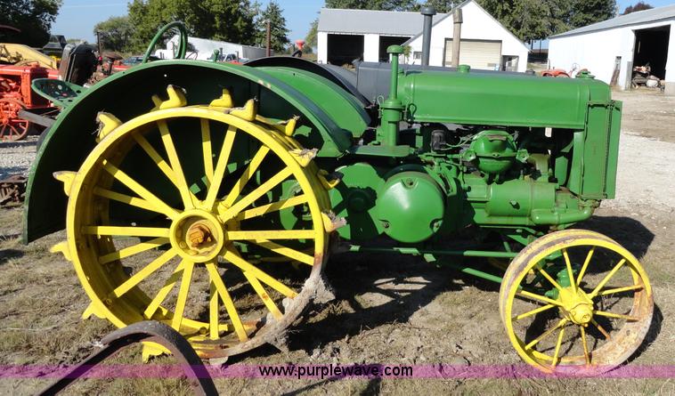 image for item A2405 John Deere D tractor