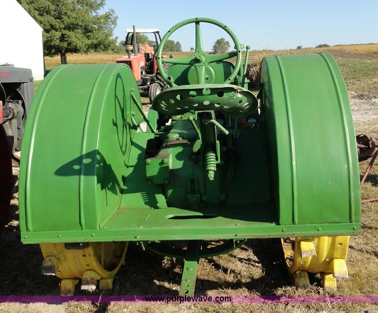 image for item A2405 John Deere D tractor