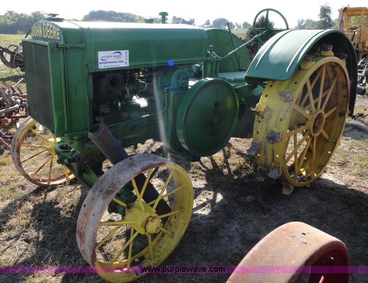 image for item A2405 John Deere D tractor
