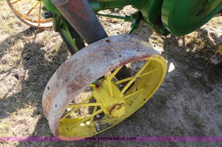 image for item A2405 John Deere D tractor