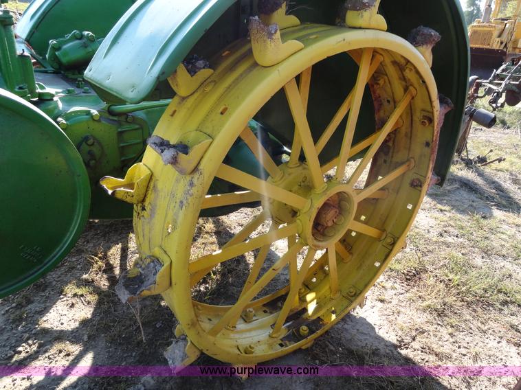 image for item A2405 John Deere D tractor