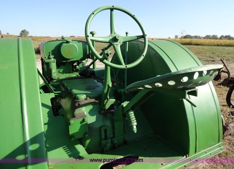 image for item A2405 John Deere D tractor