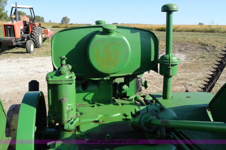 image for item A2405 John Deere D tractor