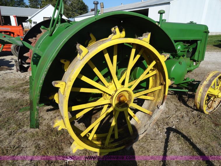 image for item A2405 John Deere D tractor
