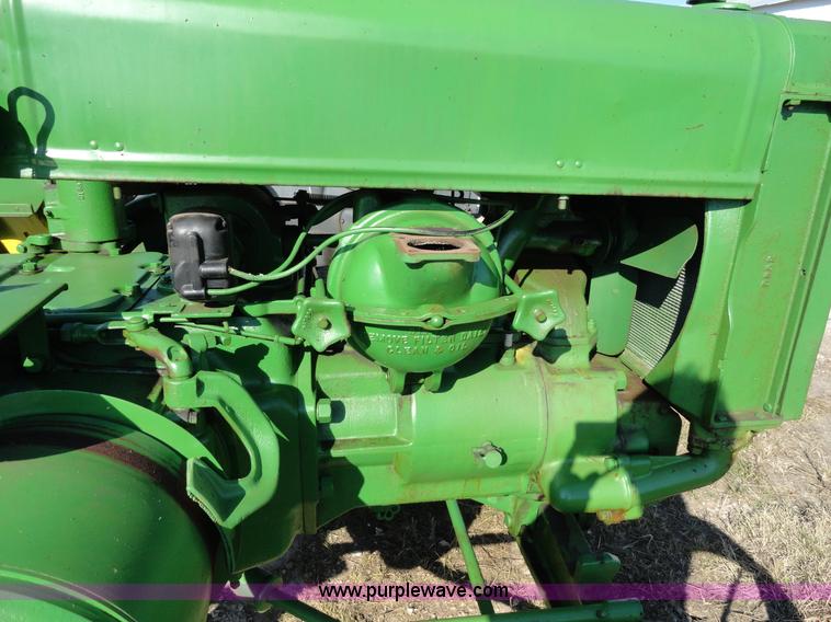 image for item A2405 John Deere D tractor