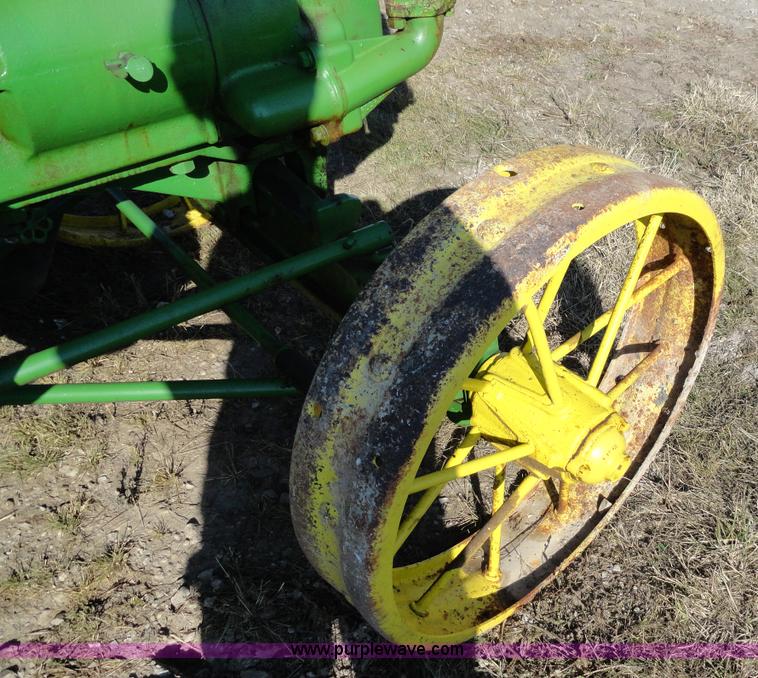 image for item A2405 John Deere D tractor