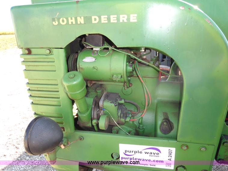 image for item A2407 John Deere LA tractor
