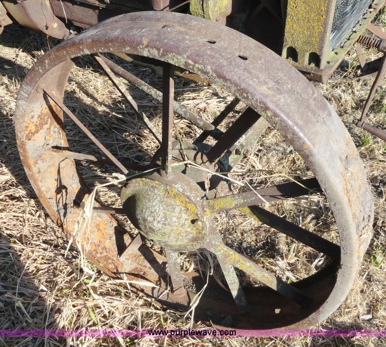 image for item A3128 Allis Chalmers E tractor